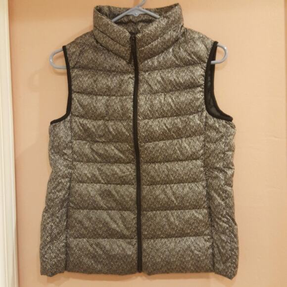 Uniqlo Women's Lightweight Down Gray Vest - Picture 1 of 8